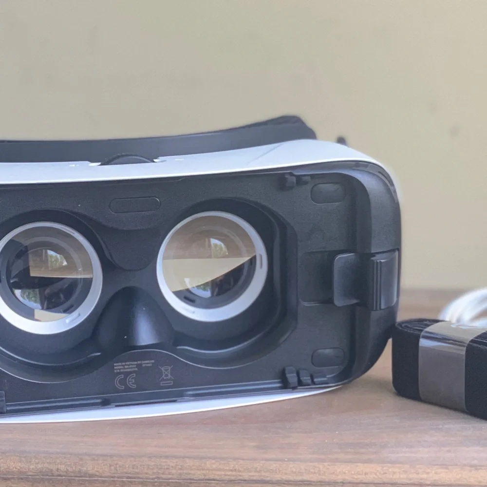 Samsung Gear VR powered by oculus